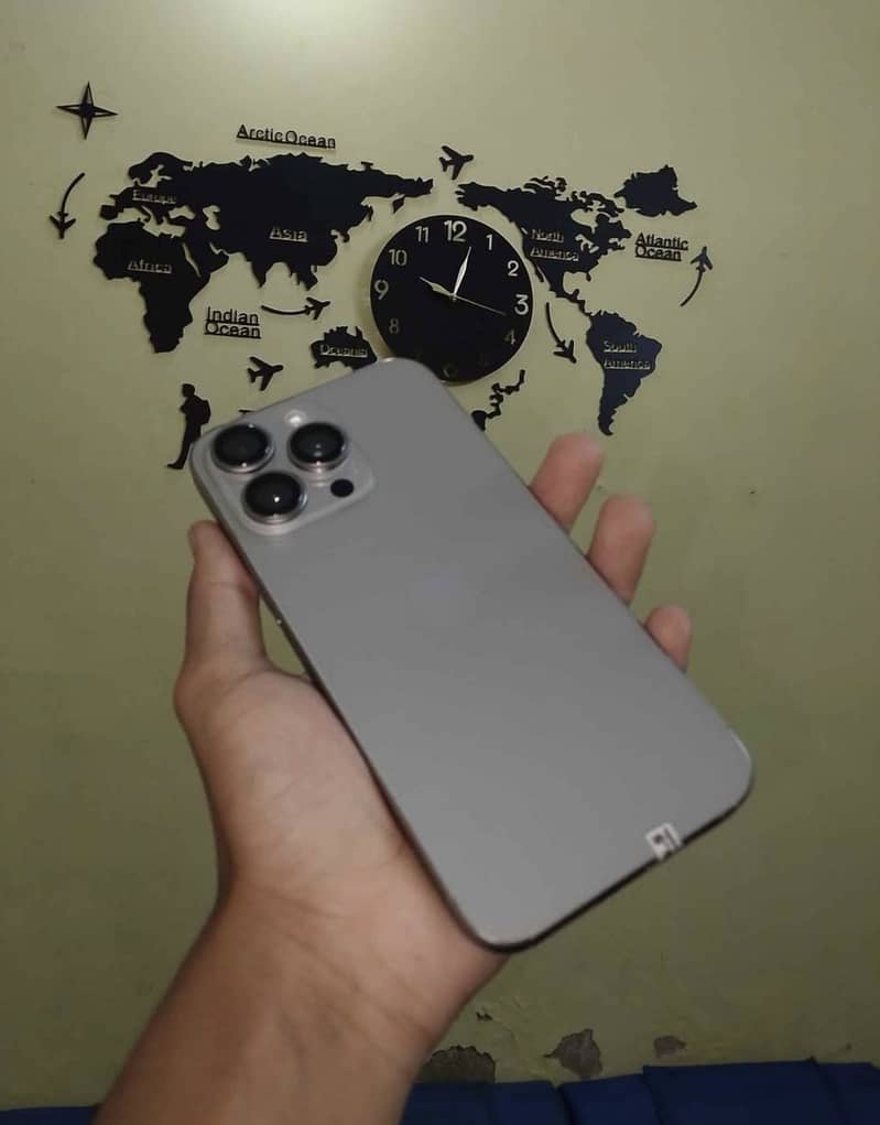Apple iPhone 15 Pro Max 2
