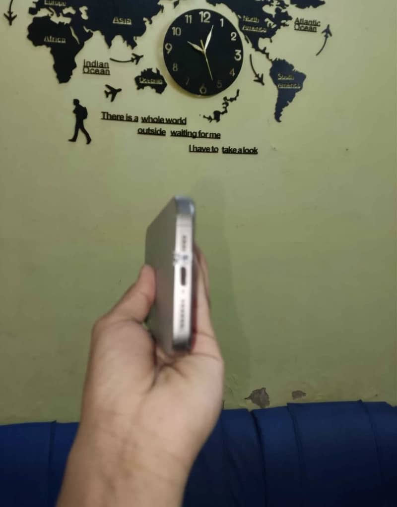 Apple iPhone 15 Pro Max 3
