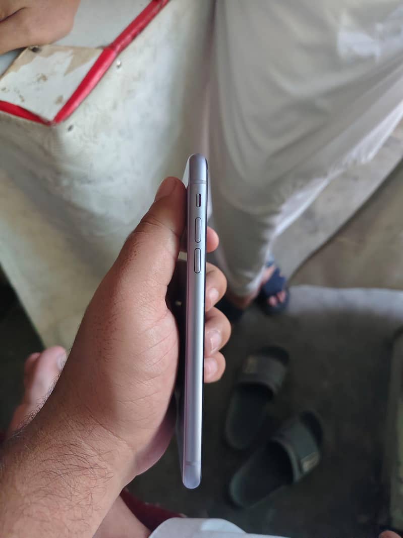 Apple iPhone 11 3