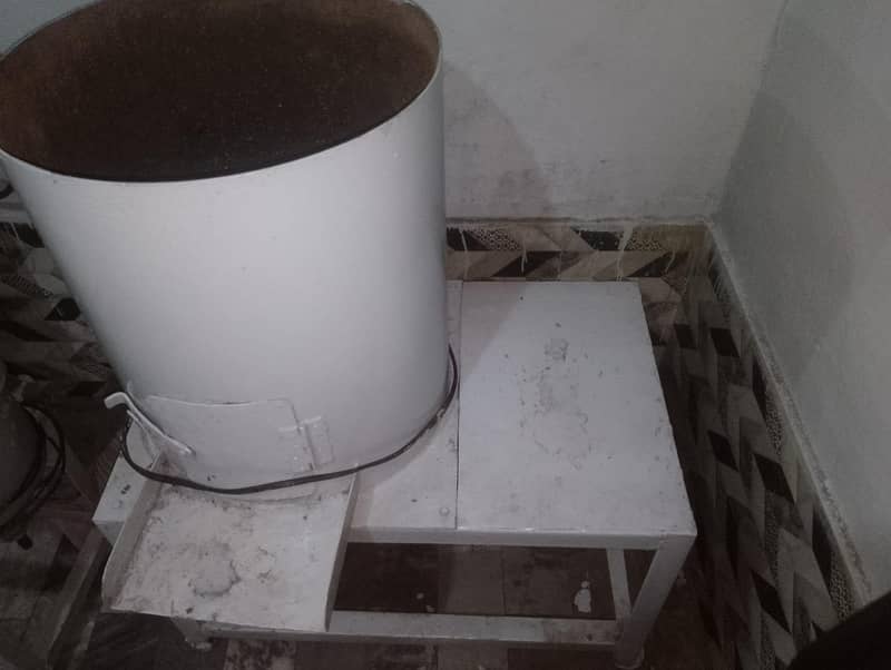 آلو کٹ نے والی مشین 1
