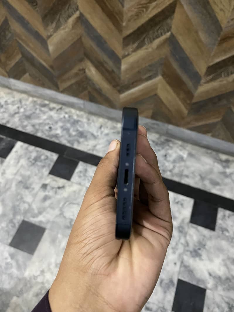 Apple iPhone 14 4