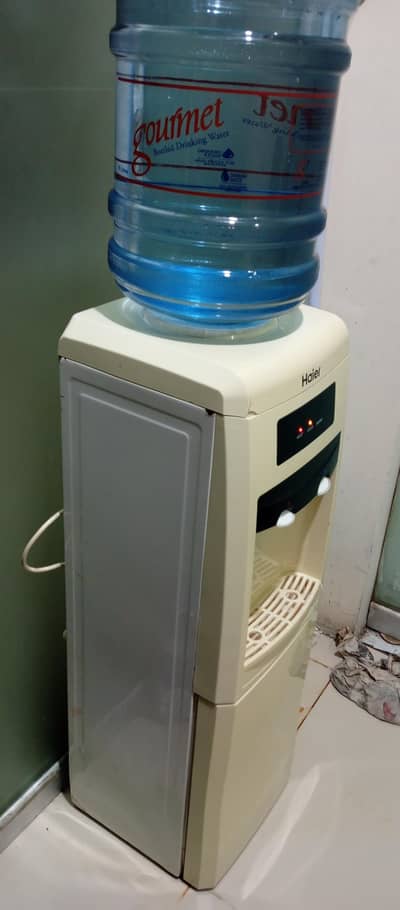Haier water dispensor