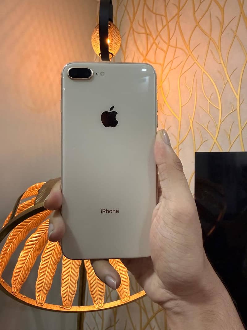 Apple iPhone 8 Plus 0