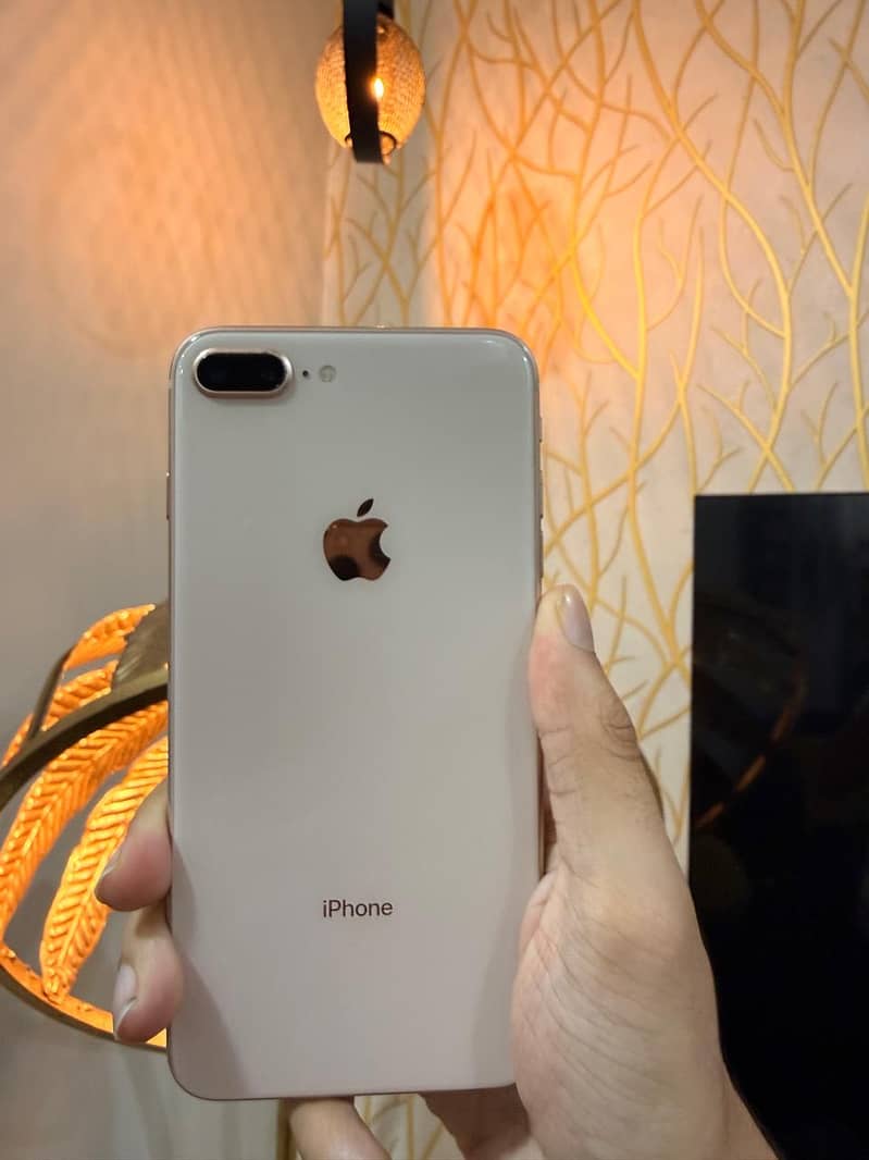 Apple iPhone 8 Plus 1
