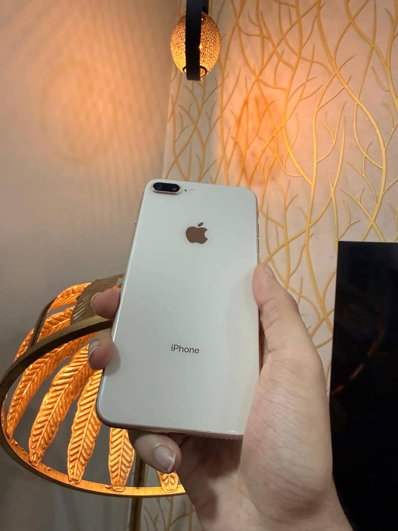 Apple iPhone 8 Plus 2