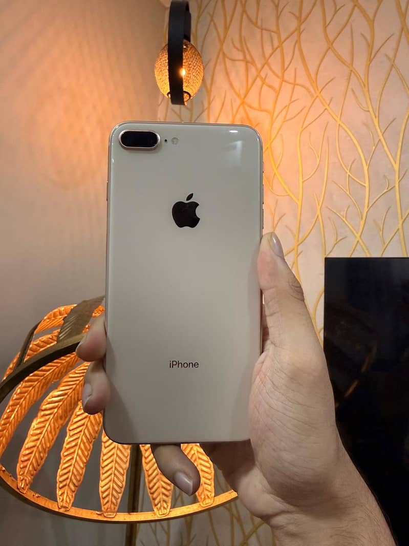 Apple iPhone 8 Plus 3
