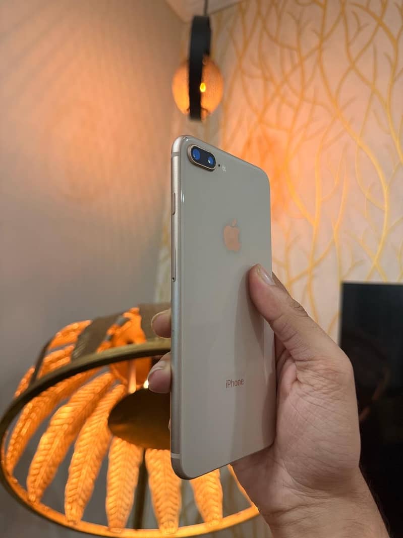 Apple iPhone 8 Plus 4