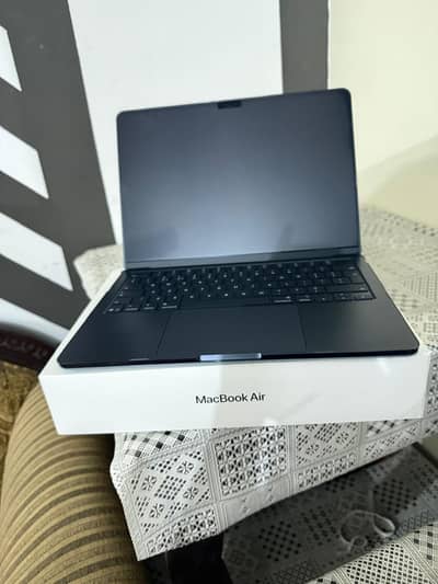 MAC BOOK AIR M4