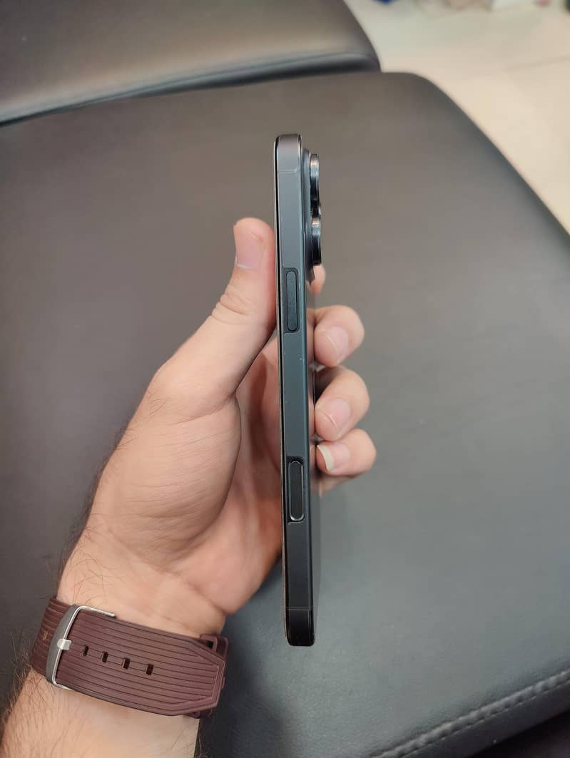 iphone 16 pro max 4