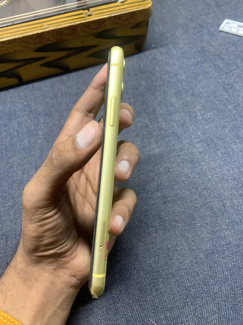 Apple iPhone 11 4