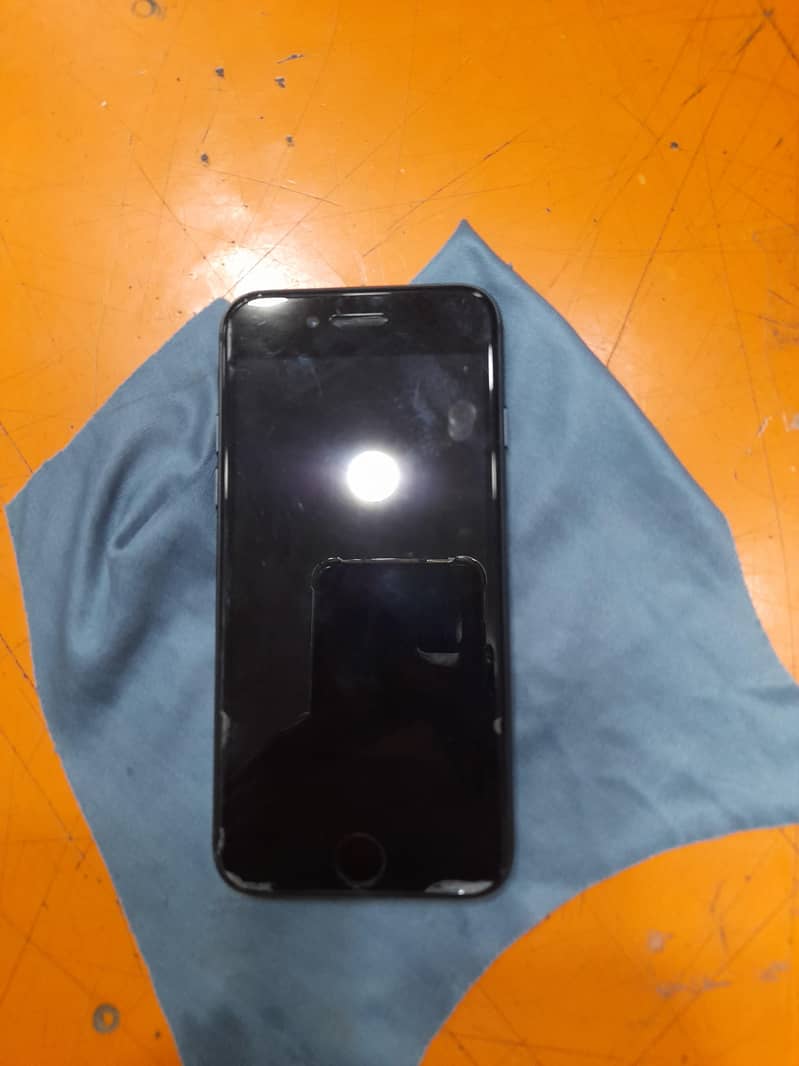 Apple iPhone 7 1