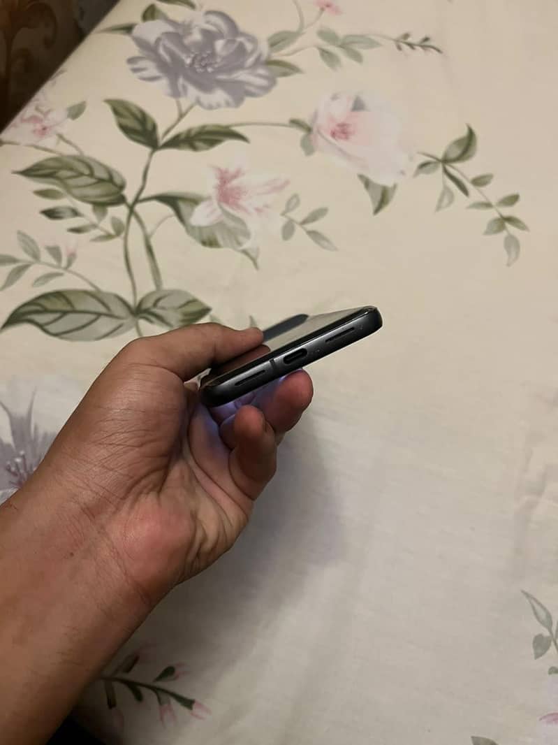 Google Pixel 8 2