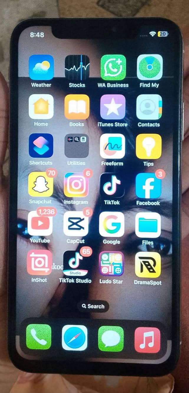 Apple iPhone X 4