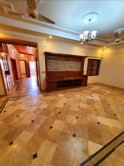 14 Marla INDEPENDENT Ground Floor Plus Big Hall In Basement Gas Electric Separate G-13/4