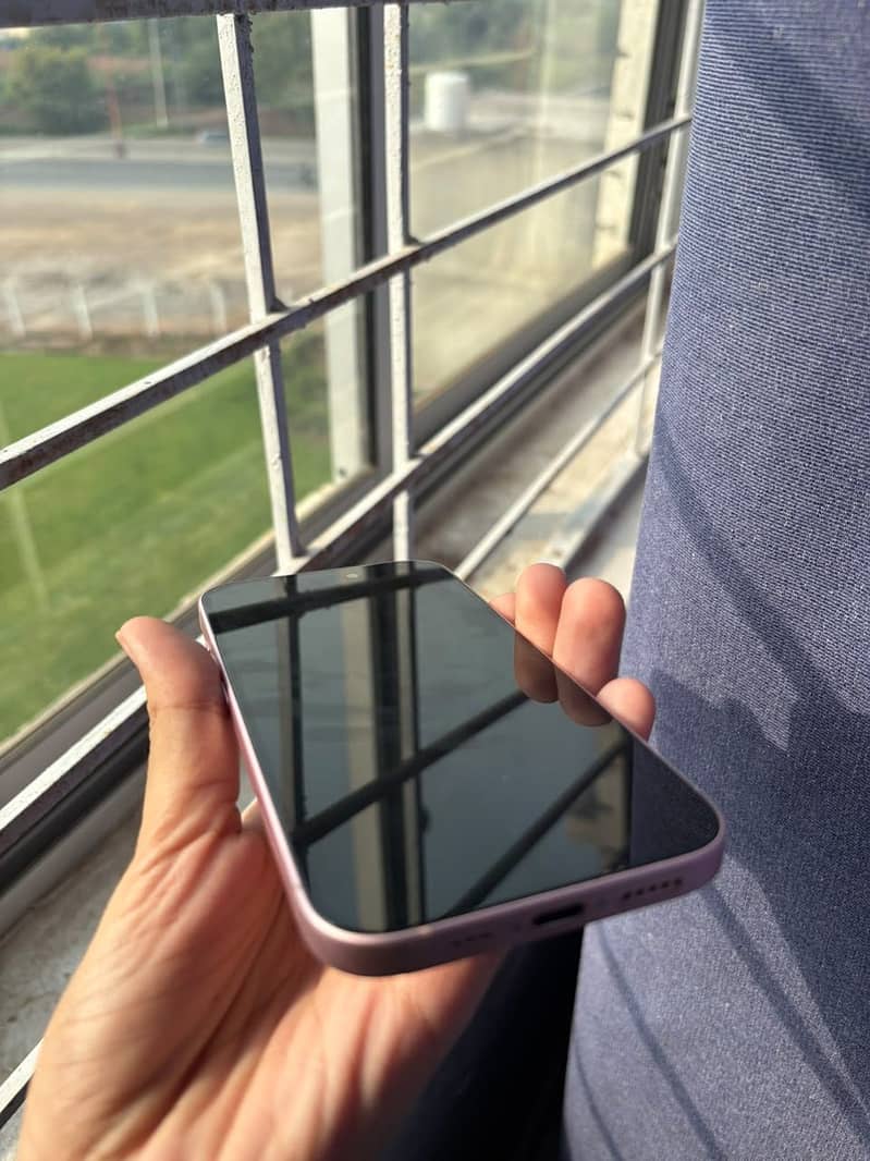 Apple iPhone 15 4