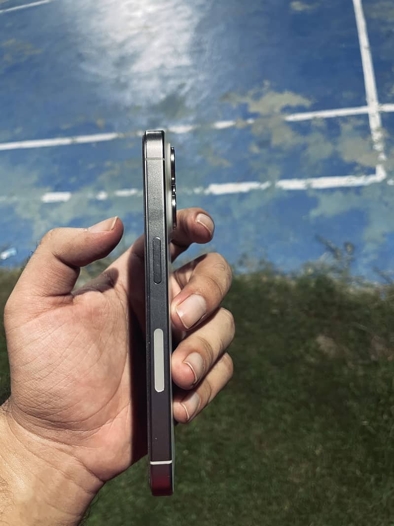 Apple iPhone 15 Pro 3