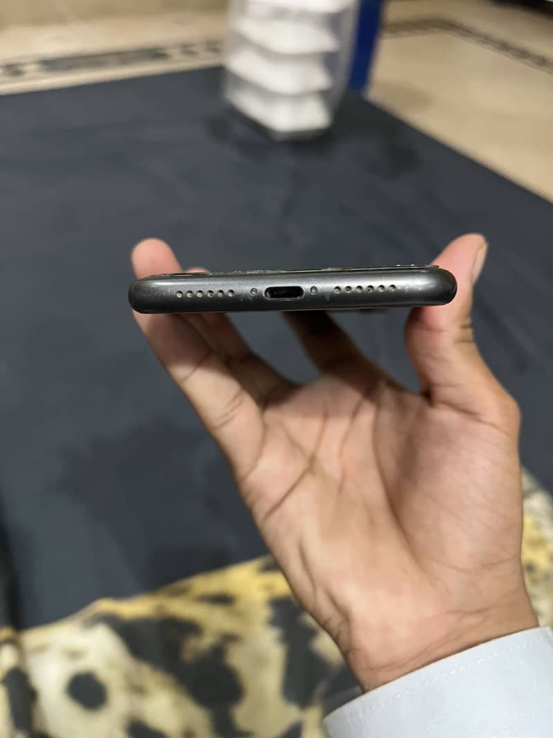 Apple iPhone 11 3