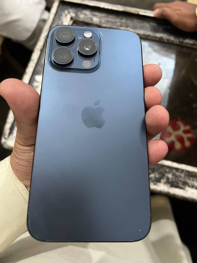 Apple iPhone 15 Pro Max 1