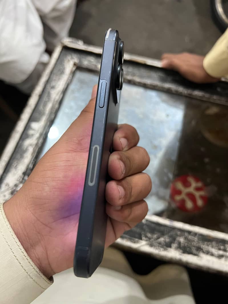 Apple iPhone 15 Pro Max 3