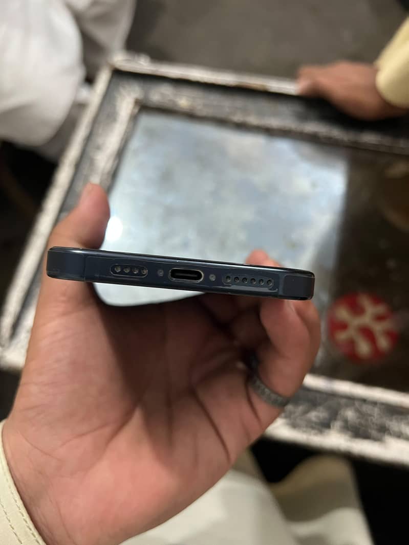 Apple iPhone 15 Pro Max 4