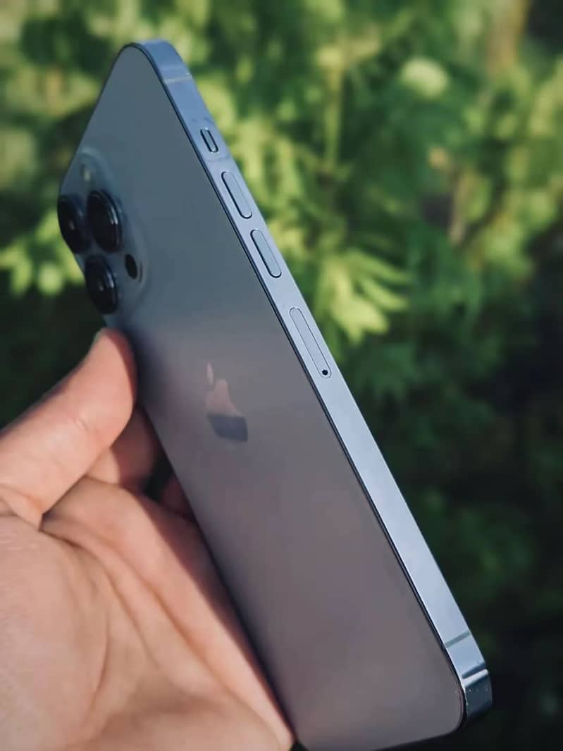 Apple iPhone 13 Pro 2