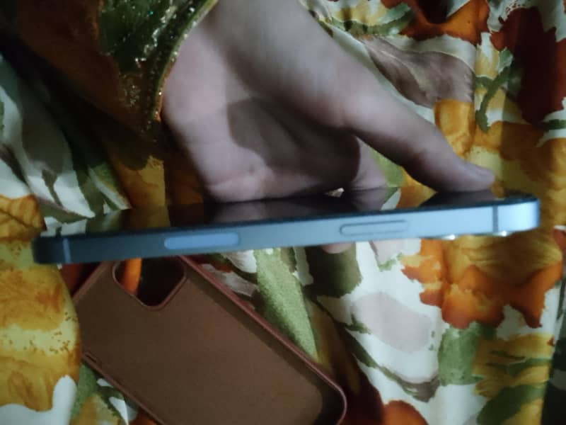 Apple iPhone 12 3