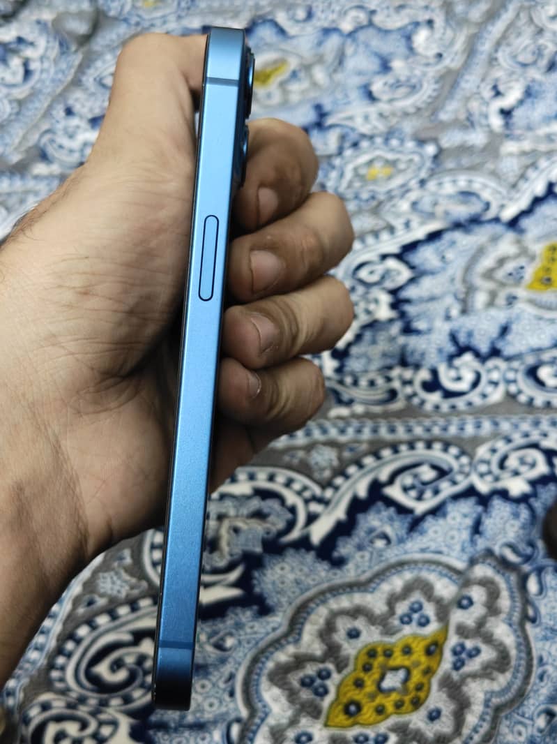 Apple iPhone 13 6