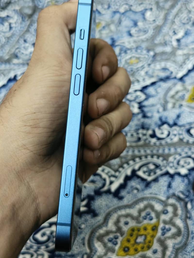 Apple iPhone 13 7