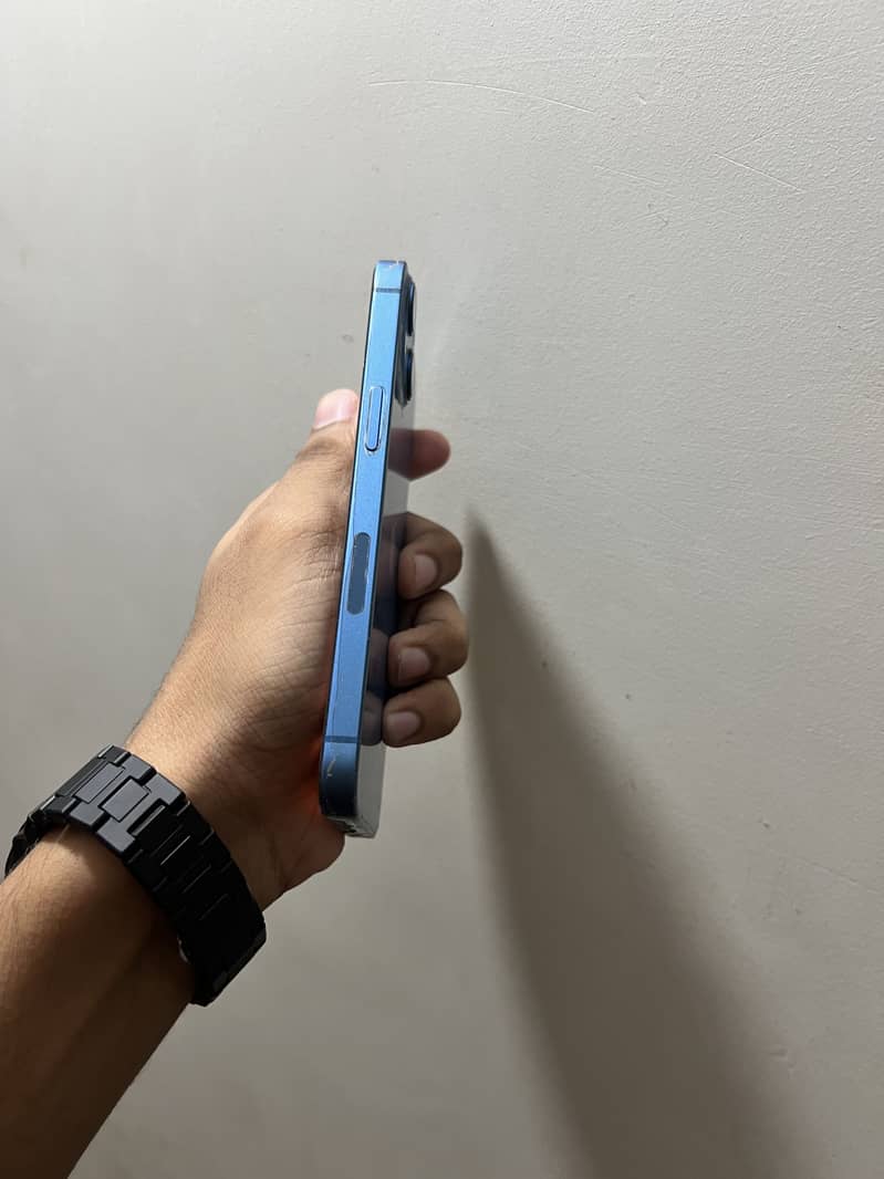 Apple iPhone 13 1