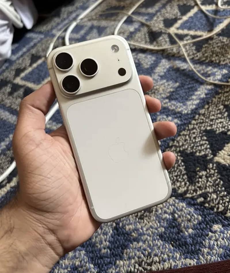 Apple iPhone 17 Pro 1