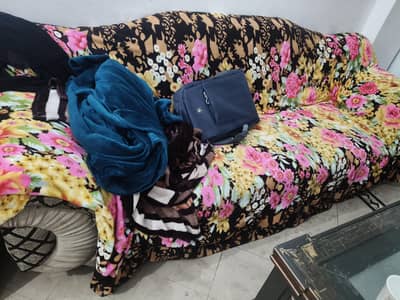7 seater good condition sofa set