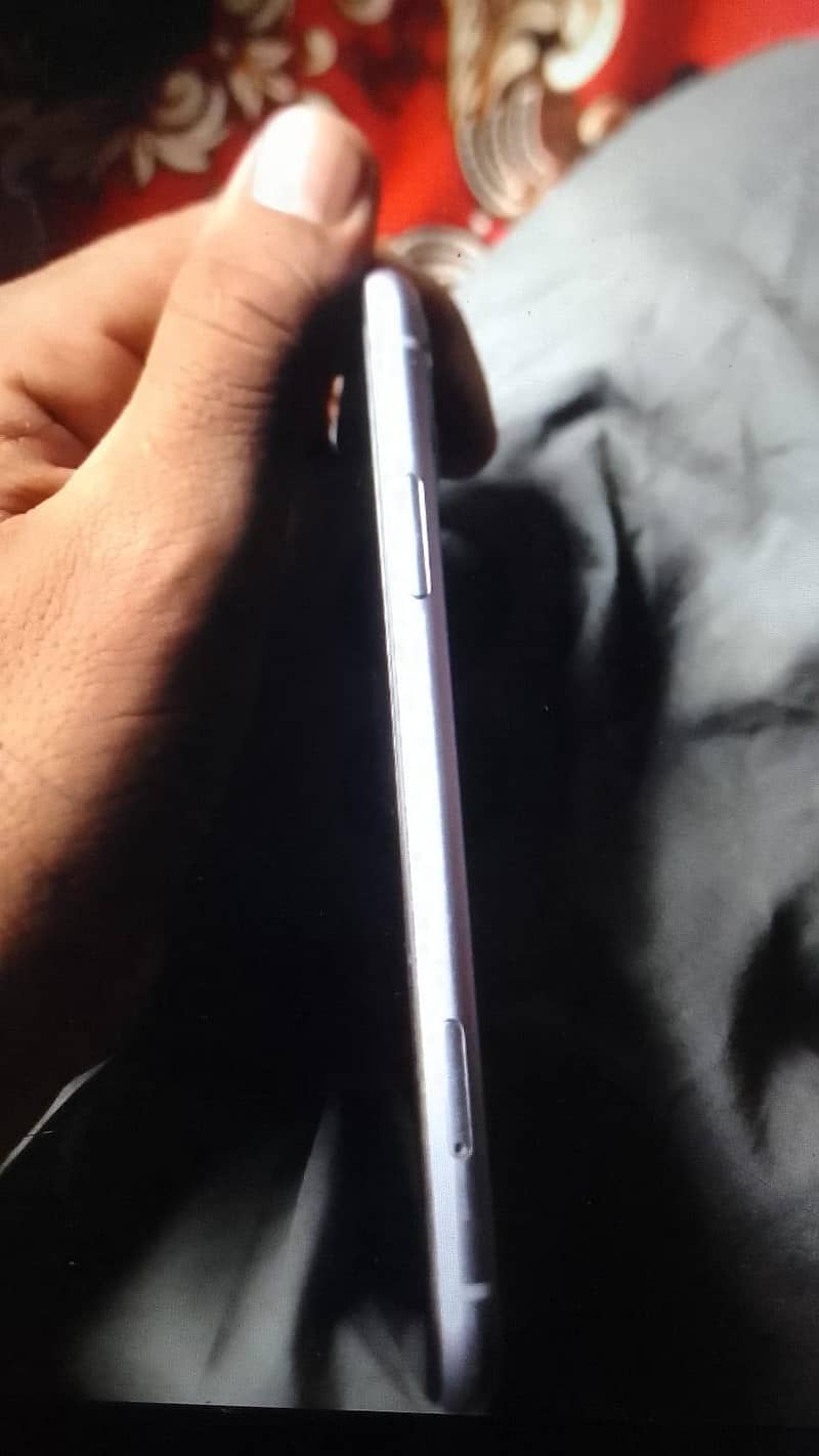 Apple iPhone 11 4