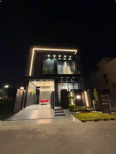 HOT 5 MARLA ELEGANT AND FULLY MAINTAINED BUNGALOW IS AVAILABLE IN THE BEST BLOCK OF DHA LAHORE.