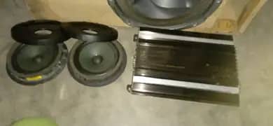Car audio amplifier woofer speakers