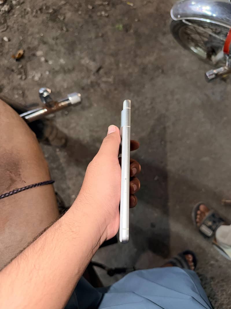 Google Pixel 7 4