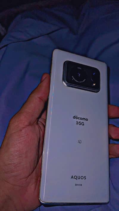 Sharp Aquos R6 10/9