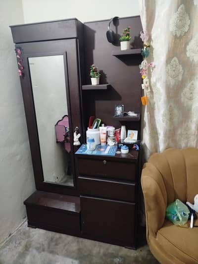 10 months used dressing table