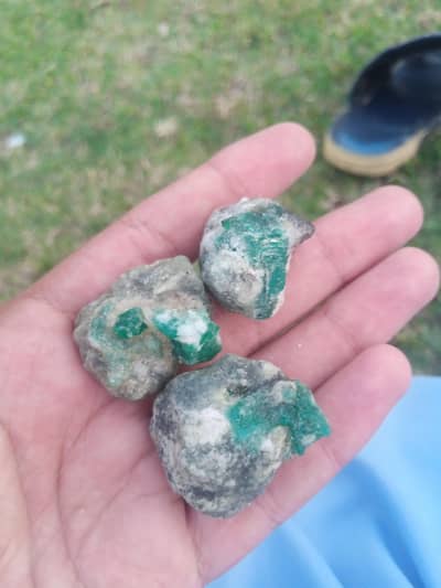 natural emerald rough specimen 3 pieces
