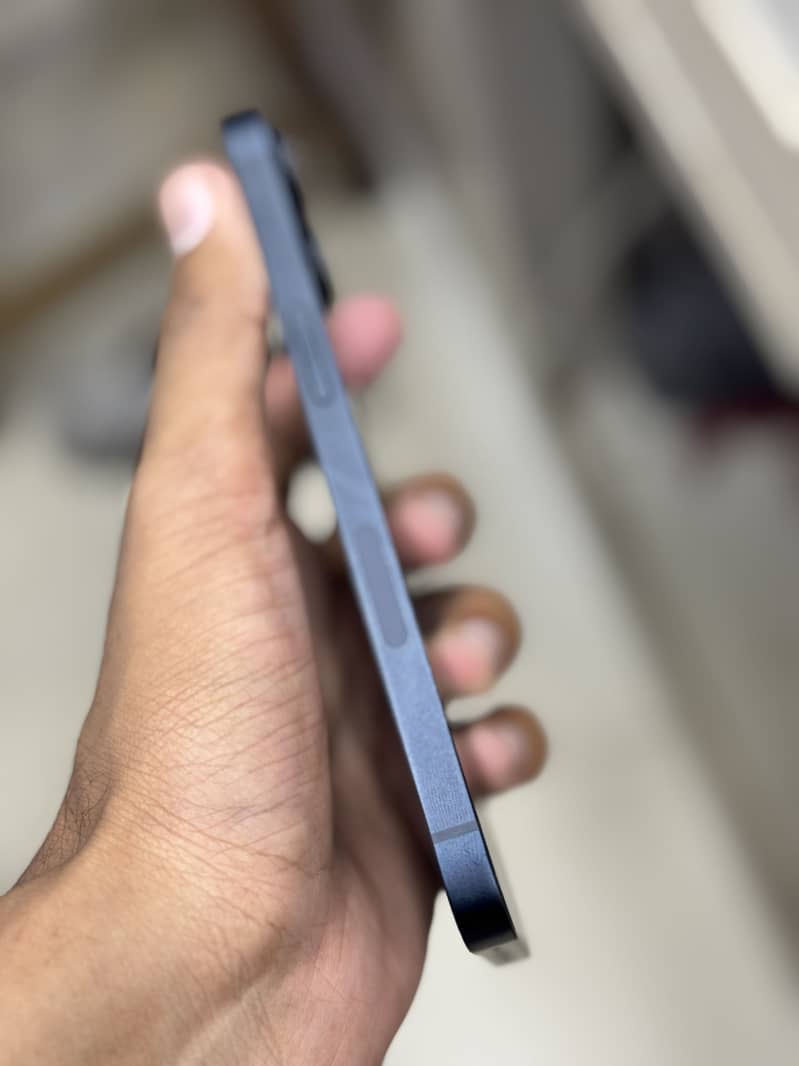Apple iPhone 13 8