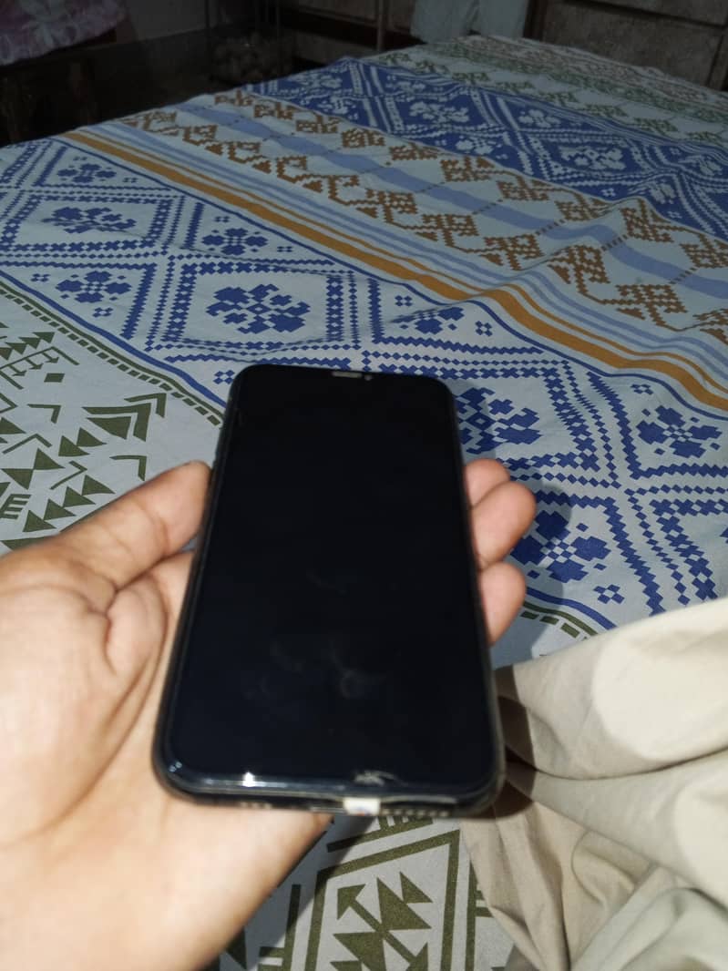 Apple iPhone 11 Pro 1