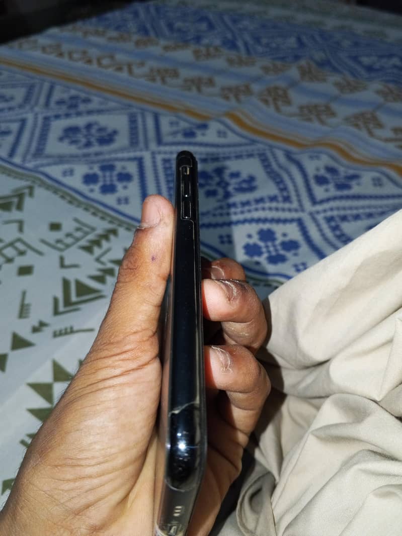 Apple iPhone 11 Pro 2