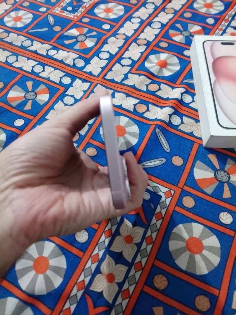 Apple iPhone 15 plus 6