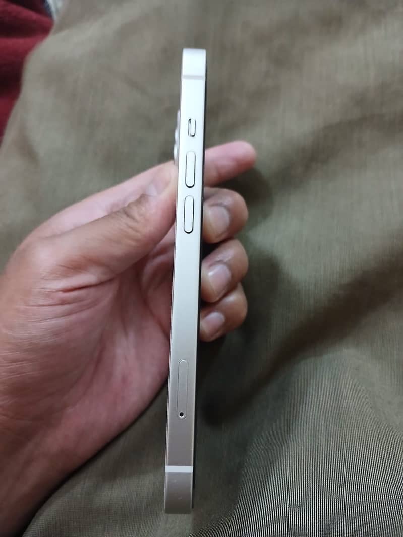 Apple iPhone 13 4