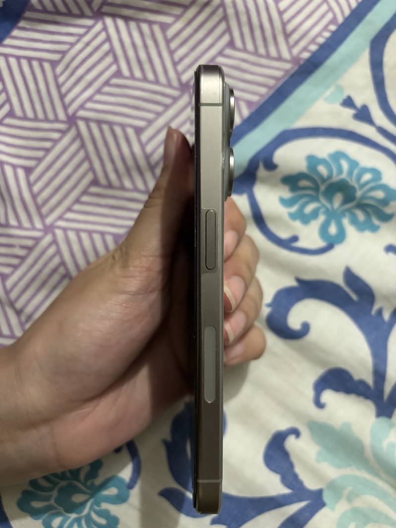 Apple iPhone 15 Pro 2