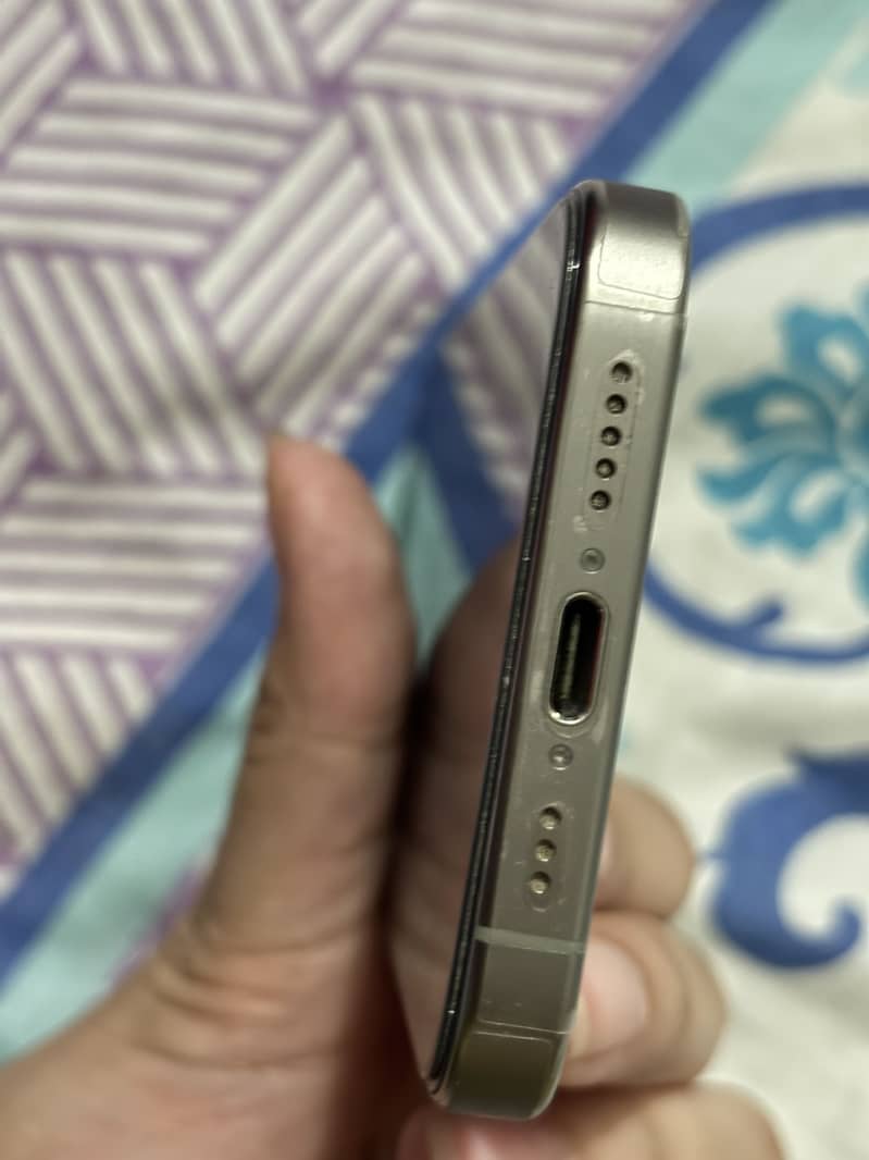 Apple iPhone 15 Pro 3