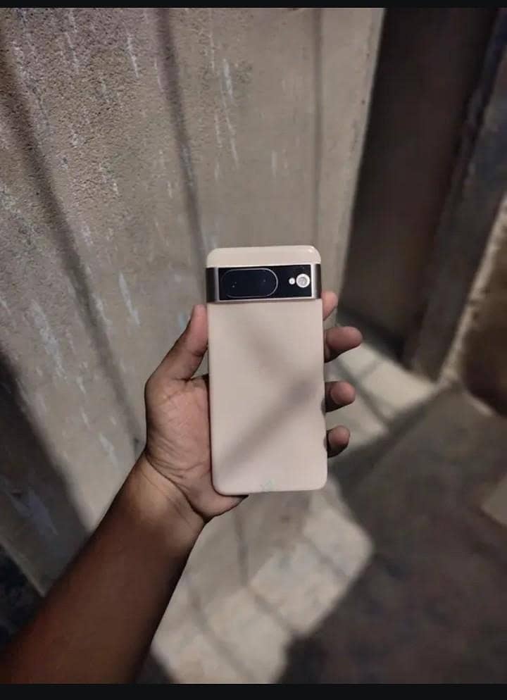 Google Pixel 8 4