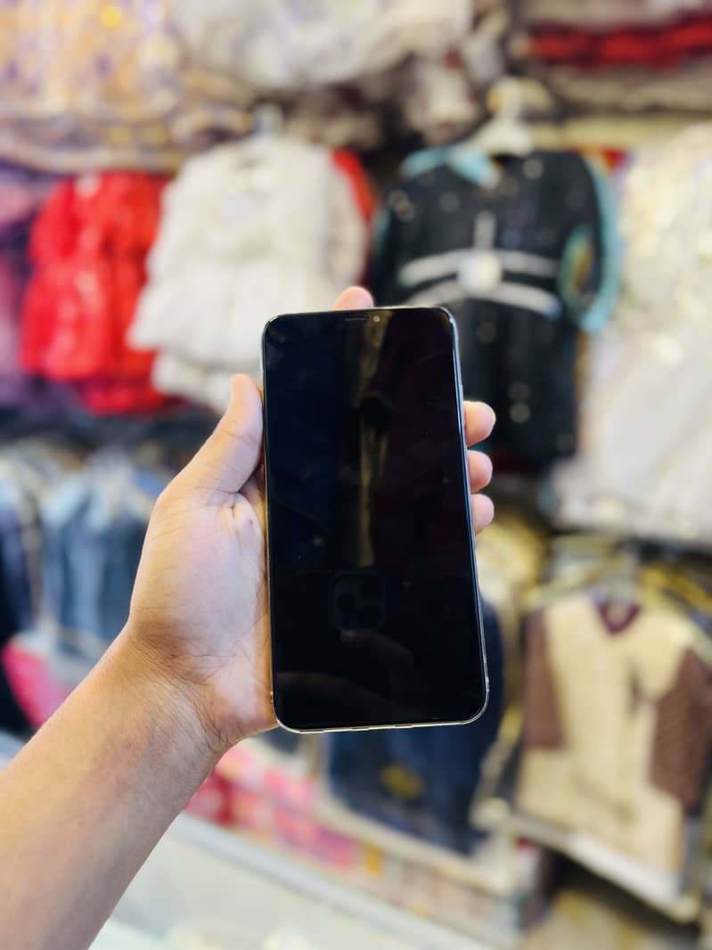 Apple iPhone XS Max 1