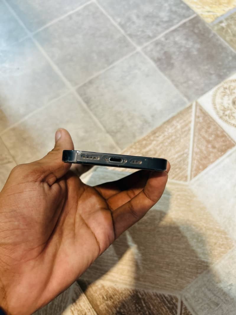 Apple iPhone 14 3