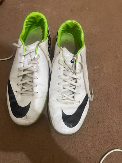 Puma Football Equipment – Used Size large