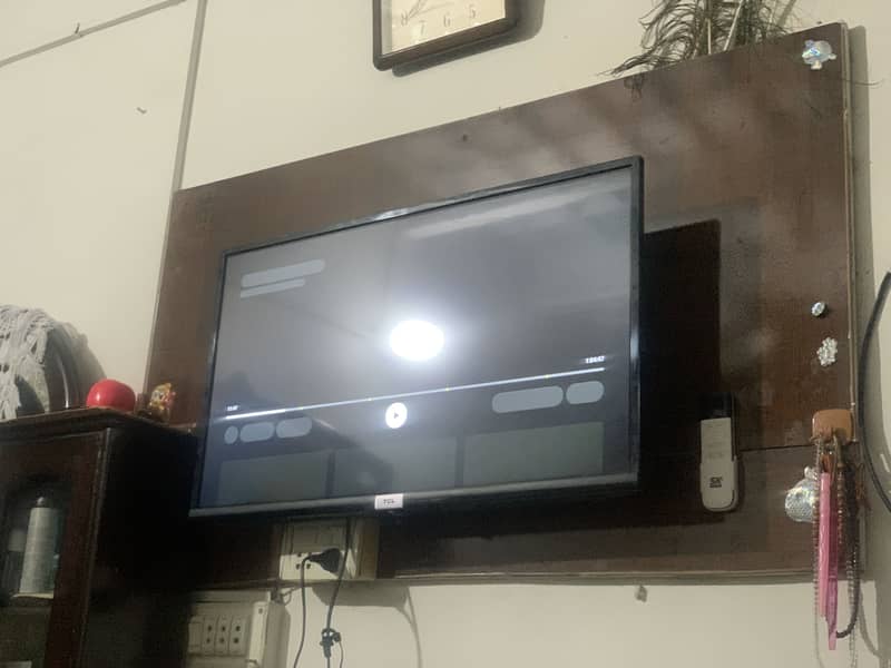 TCL 32 Inch 1